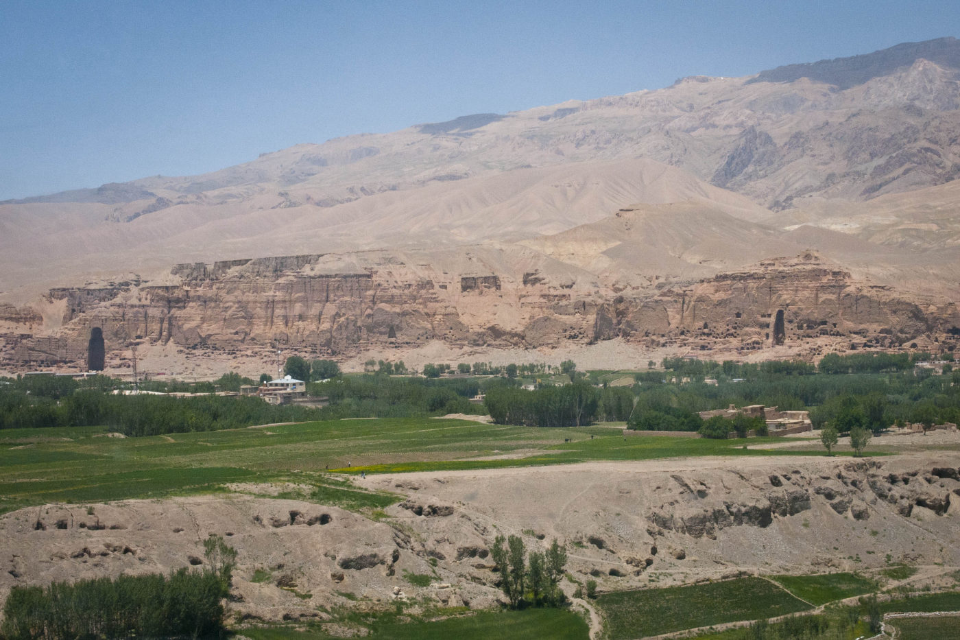 Bamiyan-Tal mit den Nischen der ehemaligen Buddha-Statuen